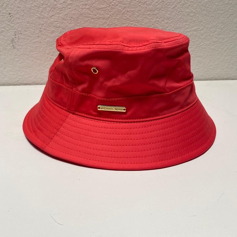 Bucket hat